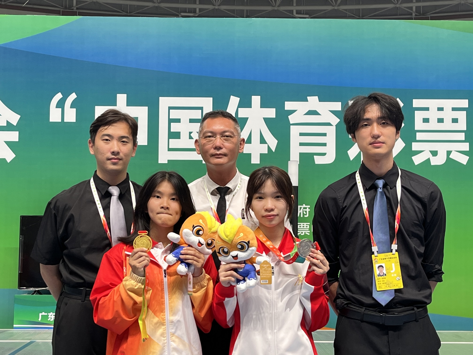 汕头市龙湖区金涛小学击剑队